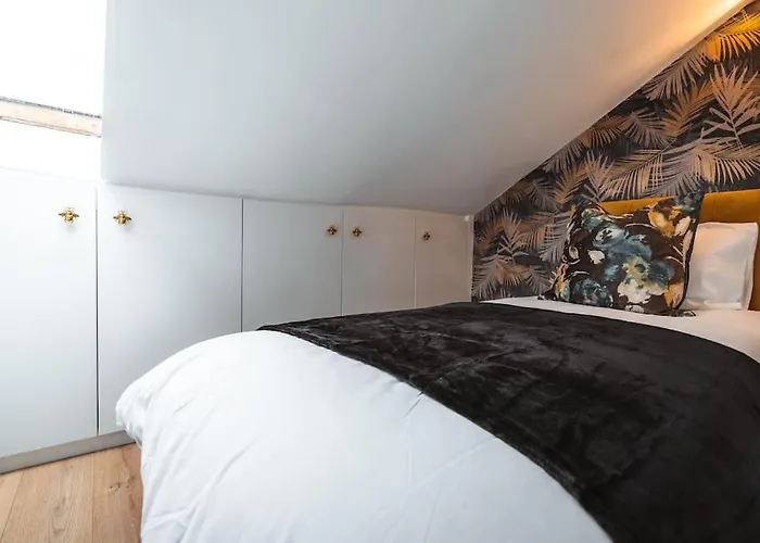 The West End Loft - 5* Retreat - Private Parking!