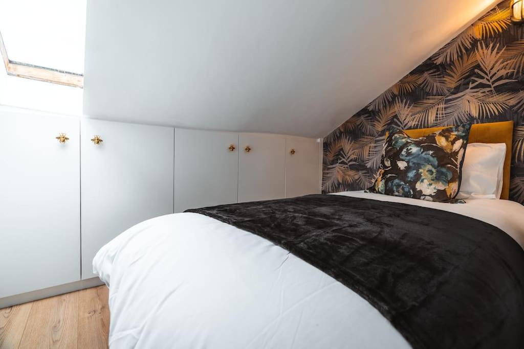 Apartamento The West End Loft - 5* Retreat - Private Parking! *