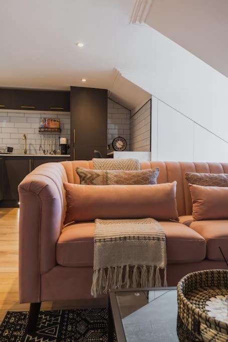 Apartamento The West End Loft - 5* Retreat - Private Parking! *