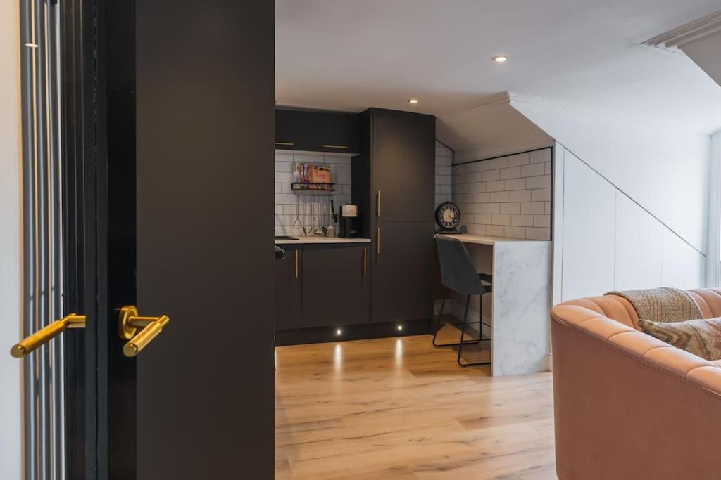 The West End Loft - 5* Retreat - Private Parking! Appartement *